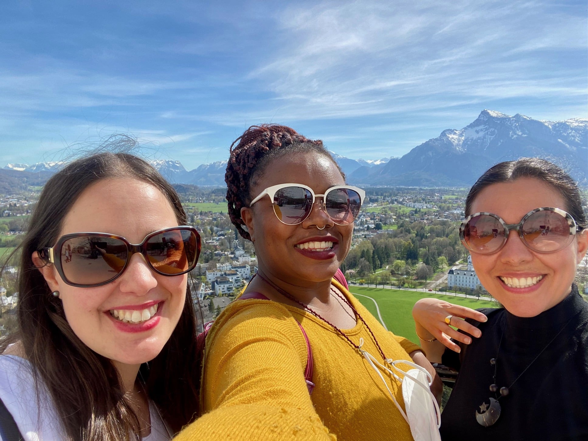 making frineds solo traveling